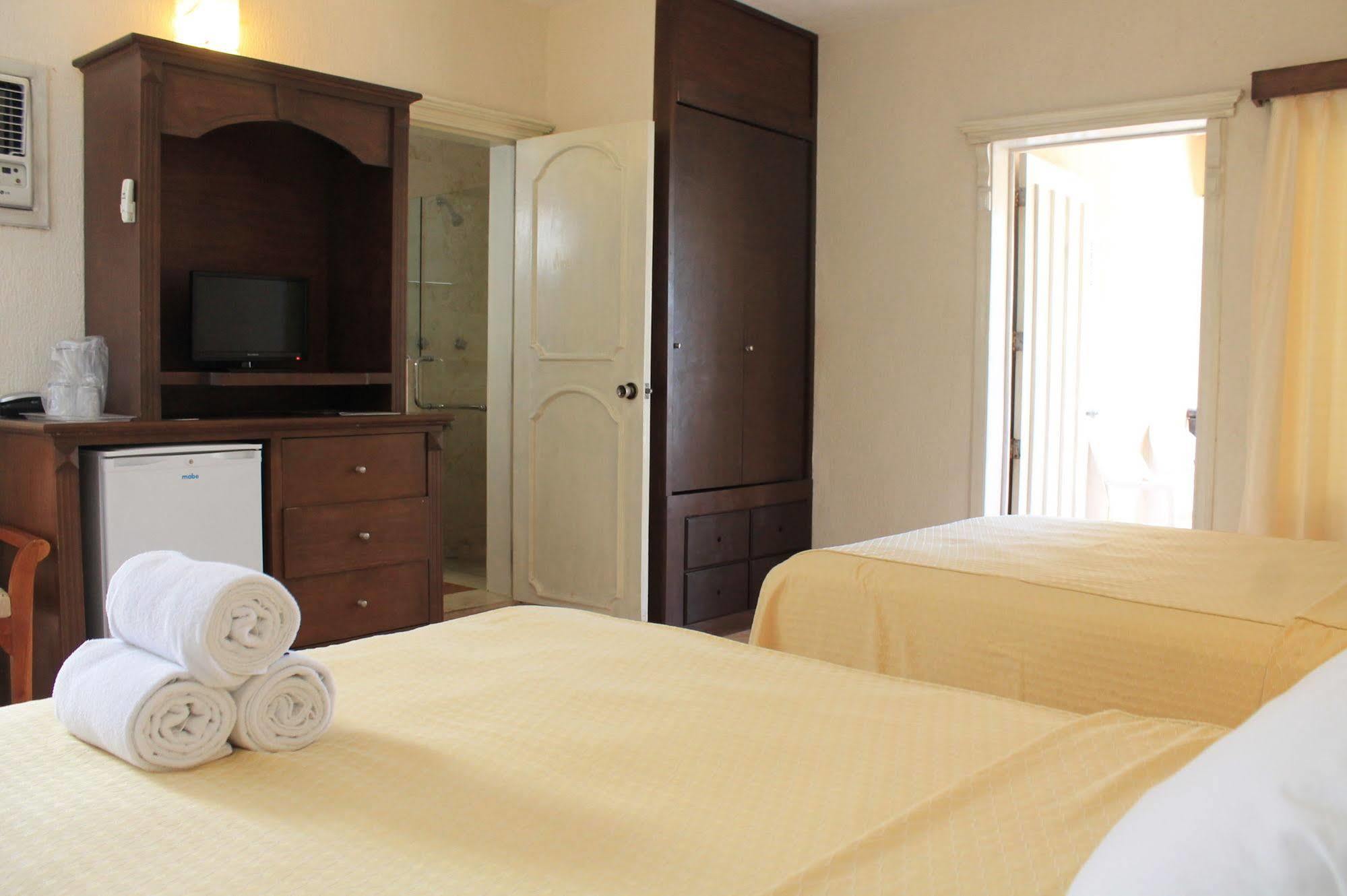 Hotel Playa La Media Luna Исла-Мухерес Экстерьер фото